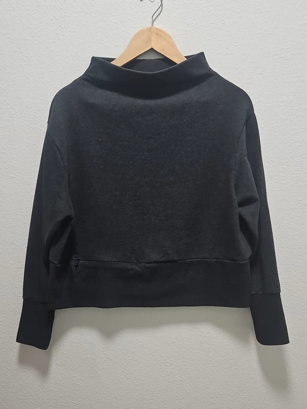 Nike Women's Dark Gray Mock Neck Pullover Sweater Medium Athletic Workout
